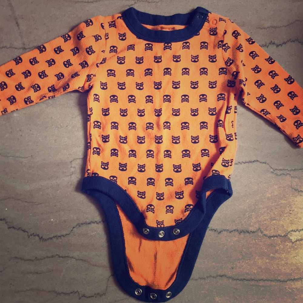 Halloween onesie doe baby size 3-6 month OLD NAVY